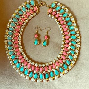 Gorgeous necklace and matching earrings